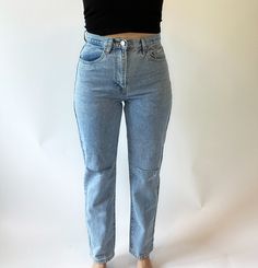 High waist straight leg jeans with rips at the knee. Back pocket detail. Light/medium wash denim. 100% Cotton. Shown wearing a 7. True denim material, suggests to size up or stay true to size. The material does not have much give. Model Sizing: Bust 37", Waist 28", Hip 38". Levis 501 Women, Straight Leg Jeans Outfits, Jeans With Rips, Ripped Mom Jeans, Levi Strauss Jeans, Jeans Outfits, Denim Material, Straight Fit Jeans, Tapered Jeans