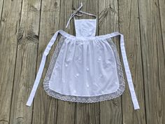 Embroidered Apron for Toddler, Small White Full apron Retro Costume outfit Children's Paisley Apron, Kids Floral white apron by BlingScarves on Etsy Outfit For Children, Apron Kids, Full Apron, Embroidered Apron, White Apron, Retro Costume, White Eyelet, Floral White, Costume Outfits