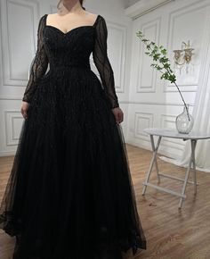 Black Gown Indian Wedding Dresses, Black Reception Dresses, Party Wear Gowns, Black Wedding Dress, Girls Dress Outfits, Black Prom Dress, Black Prom, Dresses Simple, Pretty Prom Dresses