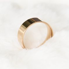 A gold-plated simple thick band provides extremely smooth wearing experience! It feels classic yet playful. Perfect as a friendship ring/wedding gift and easy to be stackable and versatile. A fabulous everyday ring! DETAILS: ☆ Crafted in Titanium Alloy and plated with rose gold. Nickel free. ☆ High Quality Ring that lasts its color and beauty over time. ☆ little over 1/4 in or 7mm thick. ☆ Comes beautiful packaged, in our branded Jewelry Box. Gift Ready. ☆ 3 sizes available: US 6, 7, 8. ☆ US siz Minimal Gold Ring, Wide Gold Band, Gold Ring Simple, Rose Gold Band Ring, Jewelry Box Gift, Twisted Band Ring, Ring Minimal, Friendship Ring, Minimal Gold