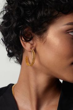 Adorn yourself with chic minimalism with these charming Callie Hoop Earrings. Each piece is waterproof and tarnish-proof for an ever-shining look. The unique chain link design will turn heads and keep you looking fresh! Get yours now and stay twinkling. ………………………………….D E T A I L S• Materials: Stainless steel, 18K gold plating• Hoop Diameter: Big: 3.8 cm (1.5 inches), Small: 2.2 cm (0.8 inch) • Hoop Width: 0.6 cm (0.2 inch) • This product is hypoallergenic, waterproof and tarnish resistant Modern Metal Link Hoop Earrings, Modern Linked Metal Hoop Earrings, Minimalist Gold Chain Earrings, Modern Chain Link Earrings For Everyday Wear, Gold Chain Hoop Earrings As Gift, Trendy Tarnish-resistant Metal Huggie Earrings, Trendy Metal Hoop Earrings Tarnish Resistant, Trendy Tarnish Resistant Metal Hoop Earrings, Trendy Chunky Chain Link Earrings