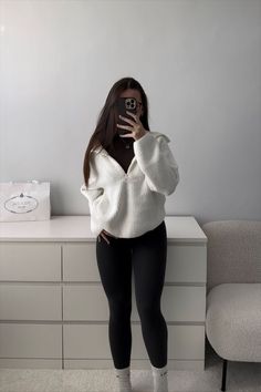 Gym Black Leggings Outfit, Cute Outfits For Leggings, Black Leggings Outfit Comfy, Style With Black Leggings, Basics Winter Outfits, Leggings Outfit Black, Black Comfortable Outfits, Cute Fit With Leggings, Winter Outfits Leggings Casual