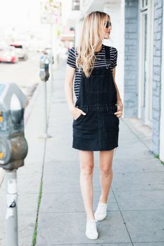 Sheridan Gregory Outfit of the day: ASOS denim overall dress in washed black, stripe crew neck t-shirt, ray ban aviator, asos darley clean lace up sneakers Jeans Overall, Salopette Jeans, Denim Ideas, Denim Overall Dress, Ray Ban Aviator, Spring Fashion Outfits, Lace Up Sneakers, Overall Dress, Dress Outfit