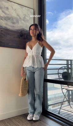 Italy Outfits Jeans, Outfits Top Blanco, Uni Outfit Ideas Summer, Romantic Casual Outfit, Outfit Campo, Outfit Elegantes, Elegant Outfit Classy, Causal Outfits