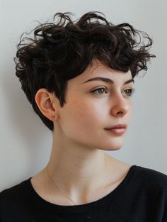 Fresh Looks: Short Haircuts for Curly Hair Fun Short Haircuts, Tousled Pixie, Curly Bobs, Pixie Mullet, Curly Pixie Haircuts, Oval Face Haircuts, Stylish Short Haircuts, Short Curly Haircuts, Short Layered Haircuts