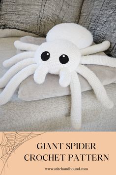 A cute, giant, hand crocheted spider amigurumi Cute Couch, Spider For Halloween, Crochet Decor, Couch Potato