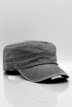 Unisex military hat adapts to head sizes between 56/60 cm. Adjustable. Main Fabric: 100% Cotton Weight: 75 Gr This comfortable cap adds elegance to you in the summer, while protecting your head from the sun. It adapts to any style. Army Style, Army Cap, Military Cap, Large Hats, Military Hat, Army Fashion, Cap Mens, Denim Hat, Cap Men