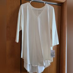 Elegantees Nwt Malorie Tunic Ivory Xl Hi-Low Hemline V-Neckline 95% Cotton, 5% Spandex Machine Wash Cold; Non-Chlorine Bleach If Needed; Tumble Dry Low Or Hang Dry; Cool Iron If Needed Made In Nepal Smoke-Free Home Off White V-neck Top For Daywear, Cream V-neck Top For Daywear, Stretch Off White Top For Spring, Stretch Off White Tops For Spring, Spring Stretch Off White Tops, Off White Stretch Tops For Spring, Oversized Off White Tops For Spring, Off White Cotton V-neck Top, Off White Spring Loungewear Top