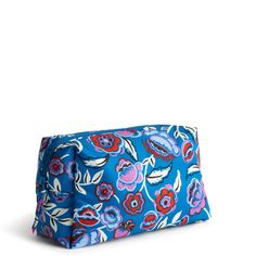 Elevate your beauty routine and keep your essentials organized with our Large Cosmetic Case. Designed for the modern woman who values both style and functionality, this spacious case offers ample space for all your makeup and skincare essentials, making it the perfect accessory for travel, daily use and on-the-go touch-ups. Vera Bradley Large Cosmetic Bag in Bubbly Flowers Blue Blue/Red Large Cosmetic Bag, Backpack Lunch Bag, Skincare Essentials, Duffel Bag Backpack, Makeup And Skincare, Flowers Blue, Belt Purse, Stocking Stuffer Gifts, Toiletry Bag Travel