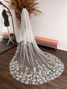 Veil Trends 2025 | Discover The Styles Brides Are Loving For The Season Ahead 14 Wedding Veil Keepsake Ideas, Unique Wedding Veils, Veil Ideas, Wedding Veil Styles, Trends 2025, Cathedral Bridal Veils, Chapel Length Veil, Beaded Veils, Veil Length