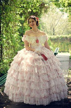 Victorian Crinoline Ball and Wedding Gown | Etsy Victorian Crinoline, Victorian Dress Gown, Victorian Ball Gowns, Southern Belle Dress, العصور الوسطى, Victorian Costume, Gaun Fashion, Old Fashion Dresses, Belle Dress