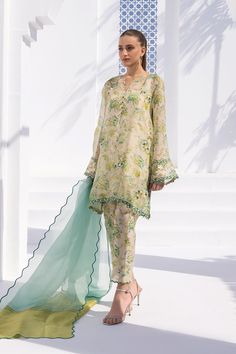 Erab – Sania Maskatiya International Sania Maskatiya Casual, Saniya Maskatiya, Dupatta Pattern, Organza Kurta, Sania Maskatiya, Crochet Festival Top, Pakistani Formal Dresses, Printed Suit, Dress Design Patterns