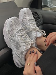 Y2k New Balance Shoes, Shoes For Women Streetwear, New Balance Shoes Silver, New Balance 530 White Outfit, Nike Sneakers Women's, Ne Balance 530, New Balance Shoes Woman, New Balance 530 Silver Metallic, Silver New Balance Outfit