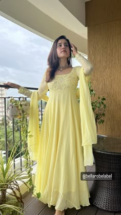 Flair Salwar Designs, Frok Suit Party Wear, Kerala Party Wear Dress, Anarkali Dress Stitching Ideas, Plain Anarkali Dress, Plain Gown Designs, Bridesmaid Dresses Kerala Christian, Long Anarkali Dress Patterns, Haldi Gown