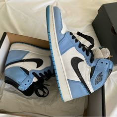 Air Jordan 1 Retro High Og ‘University Blue’ Size 5.5 In Men’s Like Brand New Air Jordan 1 High University Blue, Air Jordens1 Blue, Blue Dunks High, Blue Shoes Aesthetic, Jordan 1s University Blue, University Blue Jordans, Air Jordan 1 University Blue, Jordan 1 Blue, Jordan 1 Mids