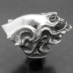 made by Strange Freak Designs SFD-R-100 creature skull ring made in JAPAN if you want other ring gauge please contact us. Skull Creature, Silver Work, Skull Ring, Brass Pendant, Dark Fantasy, Silver Band, Made In Japan, Statement Rings, Silver Ring