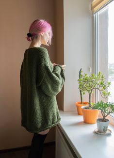 "Hand knit chunky oversize sweater with long loose sleeves. Cuddly, cozy, warm and soft! Materials: Wool blend Colors of the modeled sweater: forest green; azure PLEASE NOTICE: sweater can be made to order in different colour and size. Measures of Model in the photo Size: S Chest: 32\" - 82 cm Weist: 24\" - 62 сm Hip: 34\" - 88 cm Height: 66\" - 170 cm CARE INSTRUCTIONS: DRY CLEAN is the best way. HAND WASH. Make sure to use cold water and neutral soap. The less you touch and agitate them, the b Baggy Sweater Outfits, Chunky Sweater Outfit, Green Sweater Outfit, Cozy Sweaters Outfits, Long Sweater Outfits, Green Oversized Sweater, Baggy Sweater, Shaggy Jacket, Cozy Oversized Sweaters