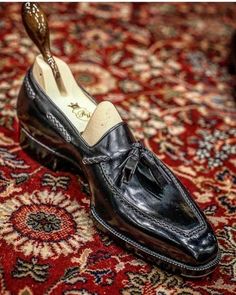 Handmade Tassel Loafer Men Shoes in Black Calf Leather sold by Crafted Leather on Storenvy Quality Leather Boots, Gentleman Shoes, Custom Design Shoes, Best Shoes For Men, Italian Shoes, Leather Dress Shoes, Gucci Men Shoes, Formal Shoes For Men, Tassel Loafers