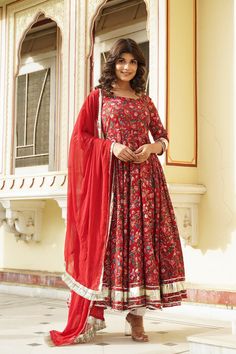 PRODUCT DESCRIPTION :-Look gorgeous this season in our rustic red hand block Anarkali set. With an eye - catchy floral print , it will definitely bloom joyful flowers in your heart.Anarkali :-Hand Block cottonPant :- CottonDupatta :- chiffonClosure Used:- Side zipColor:-Anarkali and dupatta - rustic red Pant - whiteCare Instructions :- Dry clean onlyModel Size :- Model is wearing XS sizeModel Height :- 5.7''DISCLAIMER :- Slight color variations may occur due to different screen resolution. Festive Cotton Anarkali Set With Floral Print, Straight Kurta Anarkali Set With Floral Print For Festivals, Semi-stitched Floral Print Salwar Kameez For Festive Occasions, Diwali Semi-stitched Anarkali Set With Kalamkari Print, Festive Anarkali Set With Kalamkari Print For Diwali, Festive Kalamkari Print Anarkali Set For Diwali, Festive Floral Print Semi-stitched Salwar Kameez, Bollywood Anarkali Set With Kalamkari Print For Diwali, Diwali Semi-stitched Kalamkari Anarkali Set