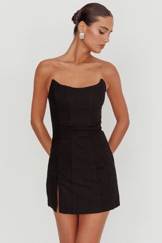 Strapless mini dressSide invisible zipperBust boningNo liningYou'll go straight to the best-dressed list in our on-trend Luann mini dress. We are in love with its unique, scooped neckline. Perfect for Friday night with your girls! Team it wi... Open Back Formal Dress Short, Strapless Formal Mini Dress, Black Mini Dress Formal, Black Strapless Hoco Dress, Hoco Dresses Unique, Mini Homecoming Dresses, Yellow Bridesmaid Dresses, Yellow Bridesmaids, Veil Hairstyles