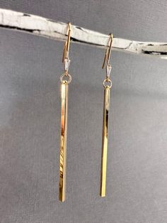 Luxury Everyday Linear Dangle Earrings, Golden Earrings Long, Luxury Gold-tone Dangle Linear Earrings, Luxury Dangle Linear Earrings, Long Drop Earrings Gold, Long Dangly Earrings, Minimalist Yellow Gold Long Drop Earrings, Minimalist Yellow Gold Linear Long Drop Earrings, Minimalist Gold Long Drop Threader Earrings