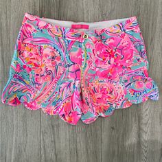 Lilly Pulitzer Buttercup Knit Shorts Color: Multi - Isla De Coco New With Tags Perfect Condition. Scalloped Hem. Pockets. Cotton/Polyester/Rayon Smoke Free Home. Refer To Photos Fitted Pink Shorts For Vacation, Fitted Pink Shorts For Beach Season, Cute Pink Beach Bottoms, Cute Pink Bottoms For Vacation, Seersucker Pants, Lilly Pulitzer Shorts, Preppy Summer, White Halter Maxi Dress, Asymmetrical Tops