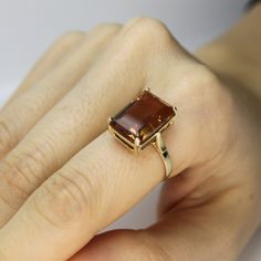 Zultanite Ring 14k Gold Real Rectangle Sultanite Gemstone Ring Color Changing Zultanite Ring Wedding Band Christmas Anniversary Gift ▶ 𝙋𝙍𝙊𝘿𝙐��𝘾𝙏 𝙁𝙀𝘼𝙏𝙐𝙍𝙀𝙎 * 14k Solid Gold Ring * Zultanite Gemstone Ring Width: 1 cm ( 0.39 inches) * Zultanite Gemstone Ring Lenght: 1.40 cm ( 0.56 inches) * Zultanite Gemstone Ring Height: 6.80 mm ( 0.26 inches) - Our Zultanite ring is real and natural stone. You can tell from the color change that it is original. It is not lab made. Zultanite stone is c