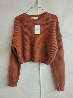 Orange Brown Outfit, Brown Crewneck Outfit, Trophy Wife Outfit, Fall Time Outfits, Cute Fall Sweaters, Wife Outfits, Friend Hoodies, Best Friend Hoodies, Bday Outfits