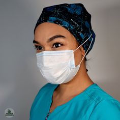 Super Tie Hat with Buttons by Green Scrubs Perfect for Medical & Surgical use and for anyone needing a top quality head covering. Ideal unisex design for short, medium and long hair Button securely holds mask in place while preventing behind the ear soreness This unisex surgical cap is so versatile! May be worn with the brim down or flipped back, tied in the front or the back to create a number of attractive styles Perfect no gap fit - double layer customizable brim design can be folded up to co Chemical Bonds, Fit Scrubs, Chemical Bond, Green Scrubs, Medical Outfit, Spa Set, Hair Shedding, Surgical Caps, Medical Scrubs