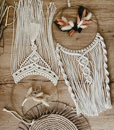 Dream catcher Sicily (on the right in the picture) can be used as a wall hanging, door wreath or as a wonderful gift. With the different dried flower variants, it is a special eye-catcher, also as a boho decoration for your wedding or as a wedding gift! You can find more macrame in the shop! It is the right dream catcher (you can also find the left one in the shop under "Mykonos")! Variant 1: pink, white (image 1) Variant 2: white/ green (image 2) Variant 3: beige (picture 3 left) Variant 4: pam Wreath Macrame, Dream Catcher Wall Hanging, Macrame Dream Catcher, Dream Catcher Wall, Dried Flowers Wedding, Green Pictures, Pampas Gras, Dream Catcher Boho, Unique Wedding Gifts