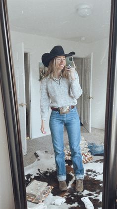 Cute Western Outfits Women Casual Winter, Western Outfits Women Winter Casual, Punchy Going Out Outfits, Pumpkin Patch Western Outfit, Cute Western Outfits For Work, Country Style Outfits Winter, Woman Western Wear, Western Wardrobe Essentials, Womens Southern Style Outfits