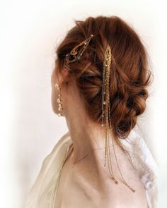 Braid it, Pin it, Wrap it around. This muti-tasking envy inducing bobbi is firing on all cylinders. A cascade of Swarovski crystals and Swarovski pearls on delicate contrasting chains. Antique 14 K Gold Plate Made in NYC Lelet Ny, Prom Hairstyles For Short Hair, Honey Hair, Butterfly Hair Clip, Butterfly Hair, Hair Beads, Gold Hair, Swarovski Pearls, Hair Barrettes