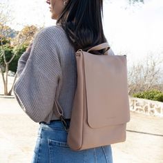 The LEA backpack stands out for being one of the most versatile items in our entire catalog, as it can be used for multiple occasions: traveling, going to college or carrying your laptop, among other things.  Our 100% handmade backpacks made of full grain leather are a comfortable and practical complement for everyday use and adapt as much as possible to you thanks to their adjustable straps.  The LEA has an exterior pocket closed with a clasp to keep the things you want to have easy acces to. I Versatile Backpack With Laptop Sleeve For On-the-go, Versatile Backpack With Laptop Sleeve, Versatile Daily Backpack With Laptop Sleeve, Versatile Daily Use Backpack With Laptop Sleeve, Versatile Leather Backpack With Laptop Sleeve, Versatile Rectangular Backpack With Laptop Sleeve, Leather Backpack With Laptop Sleeve For On-the-go, Everyday Leather Backpack With Laptop Sleeve, Modern Leather Backpack For Commuting With Laptop Sleeve