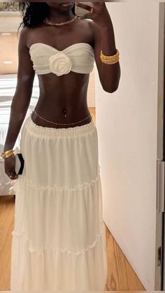 Extremely Hot Weather Outfits, Cottage Core Black Women, Beach Aesthetic Black Women, Boheme Chic Outfit, Pool Outfit Ideas Summer, Botanical Outfit, Boho Birthday Outfit, Unique Hoco Dresses, Caribbean Women