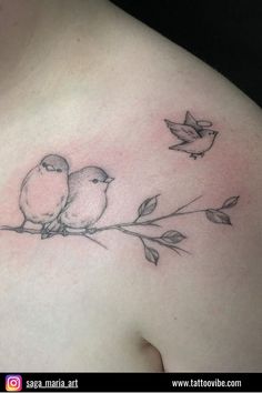 Sometimes, a bird has to fly away even though we’re not ready to let it go. This tattoo symbolizes exactly that and it’s going to become a special way to cherish your lost baby. Lost Baby Tattoo, Lost Loved Ones Tattoo, Baby Memorial Tattoos, Angel Baby Art, Lost Baby, Baby Memorial, Flying Tattoo, Small Bird Tattoo, Baby Elefant