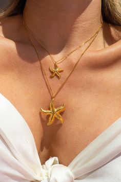 Details: 18K Gold Plated Stainless Steel Sizing: Length of necklace: approx. 16 - 18 inches Adjustable length Gold Starfish Necklace, Dope Jewelry Accessories, Pretty Jewelry Necklaces, Ocean Necklace, Starfish Necklace, Jewelry Lookbook, Layered Jewelry, Jewelry Inspo, Dream Jewelry