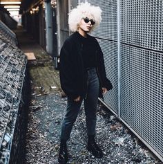 The Jadon boot, shared by zafieraa. Jadon Dr Martens, High Waisted Jeans Outfit, Jadon Boots, Dr Martens Style, Dr Martens Jadon, Martens Style, Black Dr Martens, Dr Martens Boots, Jeans Outfits