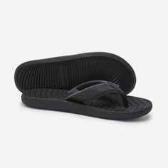 These rubber sandals are as versatile as your adventures—they're comfortable on the trail, the boat, by the fire, and at the country club. Step into comfort with the Hari Mari Brazos flip flops. Rubber Sandals, Slide Slipper, Comfortable Fashion, Flip Flop Sandals, Memory Foam, Flip Flops, Trucker Hat, Slippers, Sandals