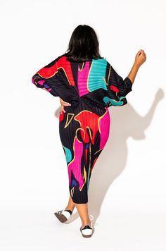 - Textured plisse fabric- Bold, colorful abstract pattern- Majorly oversized batwing sleeves- Hourglass fit, fitted from the waist down- Midi length- Stretchy and moveable materialSIZING GUIDE:Fits sizes 2-14. Veronica is a size 4. Bekah is a size 12. This dress is not lined and is slightly sheer. You may want to wear it with a slip.100% polyester Oversized Multicolor Batwing Sleeve Dress, Multicolor Batwing Sleeve Dress For Spring, Multicolor Batwing Sleeve Spring Dresses, Spring Multicolor Batwing Sleeve Dress, Spring Batwing Sleeve Multicolor Dress, Satin Playsuit, Plisse Fabric, Blazer Set, Flannel Jacket