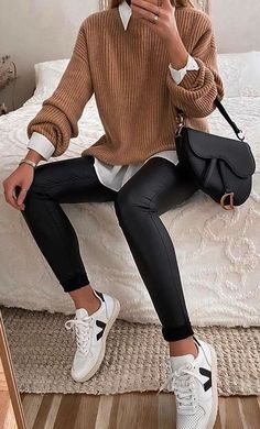 Dublin Winter, Lederhosen Outfit, Outfit Inso, Stylish Winter Outfits, Winter Fashion Outfits Casual, Outfit Chic, Mode Casual, Trending Fashion