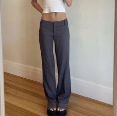 Low Waist Baggy Pants Outfit, Grey Low Waist Pants, Baggy Grey Trousers Outfit, School Trousers Aesthetic, Low Waist Suit Pants Outfit, Low Rise Black Trousers, Low Rise Wide Leg Pants, Low Waist Tailored Pants, Low Rise Work Pants