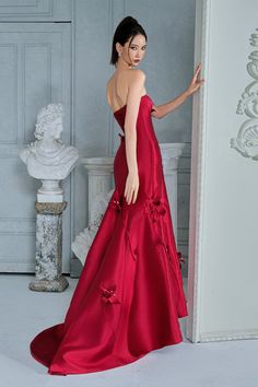 Made with premium taffeta fabric, this dress offers a flattering mermaid silhouette and semi-heart neckline. Perfect for formal occasions, this dress will make you feel confident and elegant. Length: 140cm (Front length), 170cm (Back length) *The product length is measured from the shoulder to the hem. Red Meaning, Padded Hangers, Mean Blvd, Taffeta Fabric, Floor Length Dress, Mermaid Silhouette, Floor Length Dresses, Feel Confident, Designer Collection