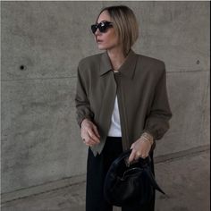 Questions? Leave A Comment Below! Jacket Office Outfit, Office Outfit, Zipper Shorts, Autumn Casual, Collar Pattern, Zara Jackets, Short Coat, Y2k Streetwear, Short Jacket