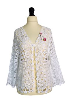 . Pretty lace cardigan made from 100% cotton , short length with 3/4 sleeves and a single button fastening on the bust area . One size - to fit UK sizes 12 14 16 . Bust measures : 44 inches . Length from back of neck to bottom hem : 22 inches . Brand new with tags Spring Beach Outerwear With 3/4 Sleeves, Beach Outerwear For Spring With 3/4 Sleeves, Summer Beach Outerwear With 3/4 Sleeve, 3/4 Sleeve Cardigan For Beach In Fall, Spring Beach Cardigan With 3/4 Sleeves, Beach Cardigan With 3/4 Sleeve For Fall, 3/4 Sleeve Fall Beach Cardigan, Fall Beach Cardigan With 3/4 Sleeves, Summer Beach Cardigan With 3/4 Sleeves