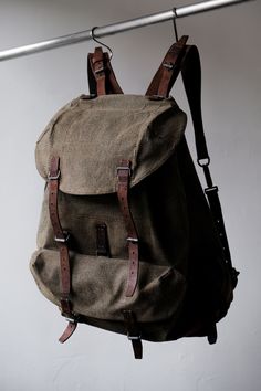 Swiss Army 1958's Vintage Salt & Peper Rucksack Backpack Welcome to our online store https://bansecondhandgoods.com/ Worldwide Shipping The official website provides credit card services,  please contact us via private message if necessary. Find us IG :  ban_secondhand_goods Thank you for checking us out :) Vintage Canvas Backpack, Tlou2 Aesthetic, Backpack Reference, Swiss Army Backpack, Backpack Aesthetic, Wax Canvas, The Long Dark, Inktober 2024, Waxed Canvas Backpack