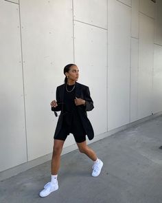 Air Force 1 Outfit Aesthetic, All Black Blazer Outfit, Nike Air Outfit, Layering Outfits Street Style, Blazer Outfit Spring