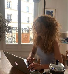 Curly Hair Inspiration, Curly Hair Cuts, Dream Hair, Aesthetic Hair, Curly Hair Styles Naturally, Hair Day, Pretty Hairstyles, Wavy Hair, Hair Looks