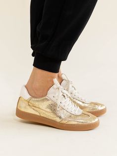 Dolce Vita Notice Sneaker - GoldSneakers Gold Shoes Outfit, Metallic Gold Shoes, Bridal Shower Outfit, Gold Sneakers, Gold Shoes, Dressy Dresses, Bold Style, Athleisure Fashion, Mother Denim