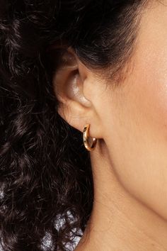 Mel Huggies are one of the most versatile earrings you’ll ever own. They have a sleek profile and a minimal style that ensures they will look great on their own, as part of an earring stack, or with one of our stunning earring charms. 18k gold-plated brass 15mm diameter, 1.8mm thick Modern Huggie Jewelry For Everyday Elegance, Minimalist Polished Finish Hoop Earrings For Everyday Luxury, Minimalist Recycled Gold Huggie Earrings, Modern Everyday Elegance Huggie Jewelry, Classic Small Hoop Yellow Gold Cartilage Earrings, Everyday Recycled Gold Huggie Earrings, Classic Tarnish-resistant Huggie Cartilage Earrings, Classic Gold Plated Cartilage Earrings As Gift, Classic Yellow Gold Small Hoop Cartilage Earrings