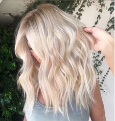 Ash White Hair, White Hair Color Ideas, White Blonde Hair Color, White Hair Color, White Blonde Hair, Light Blonde Hair, Caramel Hair, Ash Blonde Hair